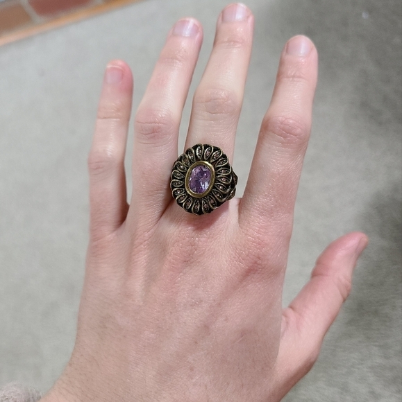 Vintage Style Large Cocktail Ring with Purple Stones 💜  - Size 7 - Picture 9 of 10